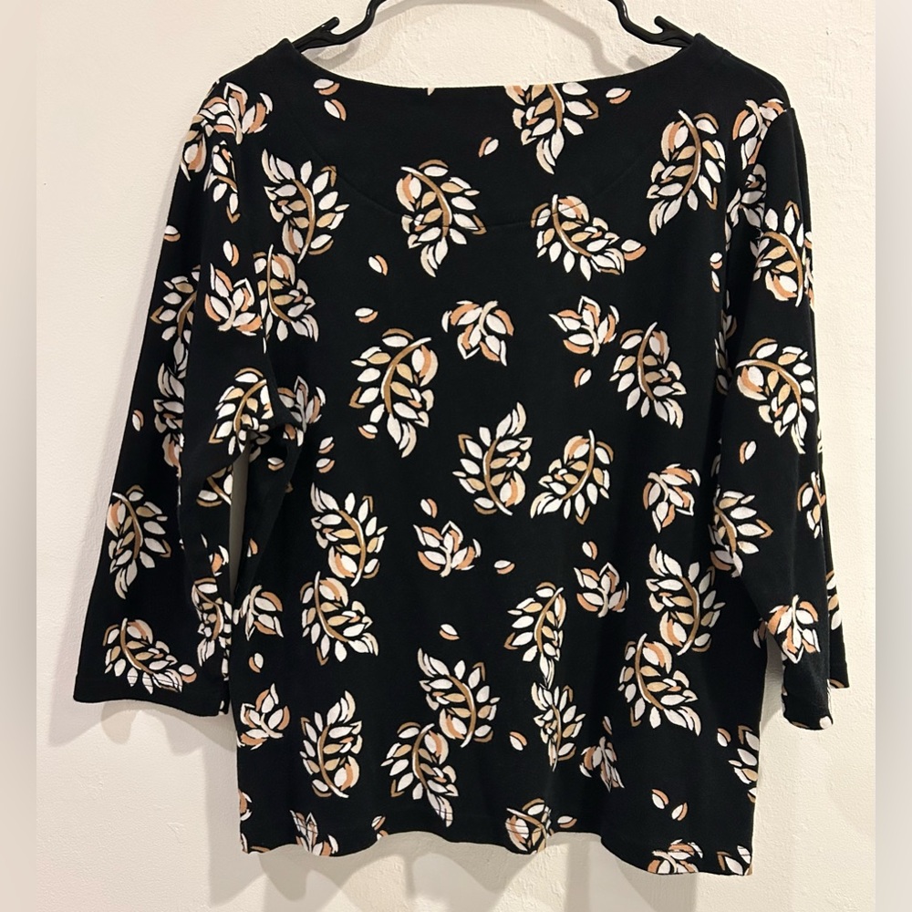 Croft & Barrow Black and White Leaf Pattern 3/4 Long Sleeve Top - Picture 6 of 7